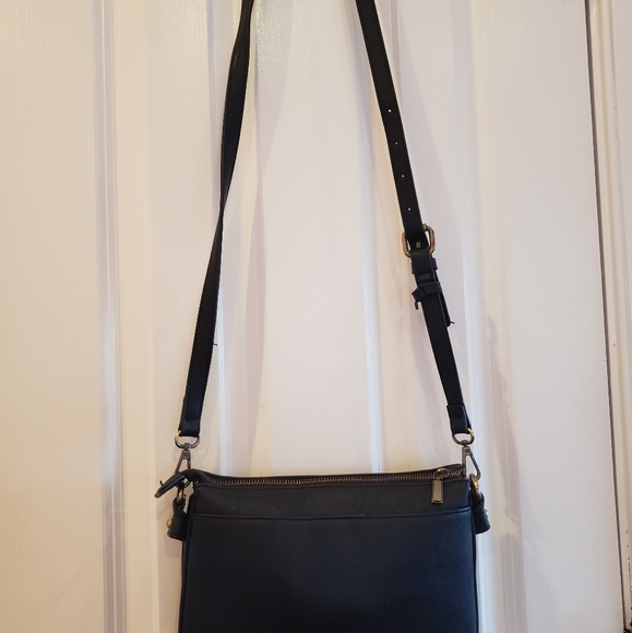 Textured Leather Black Crossbody by GH Bass & Co - Picture 9 of 9